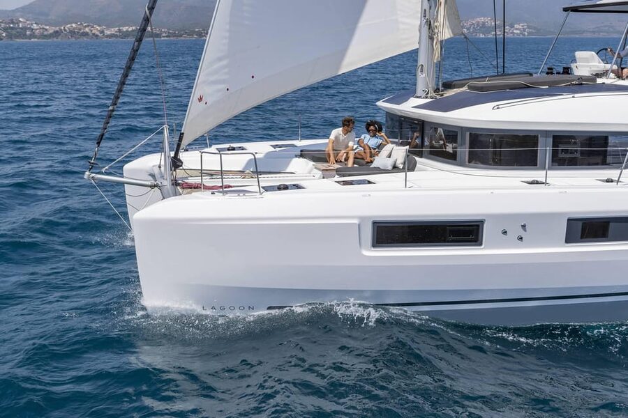 Heraklion: Dia Island Luxury Catamaran Cruise with Meal - The Van transfer: when pickup timing affects the day