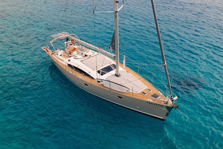 Heraklion: Dia Island Luxury Sailing Trip with Meal & Drinks - Why Dia Island on a luxury sail feels better than a typical boat trip