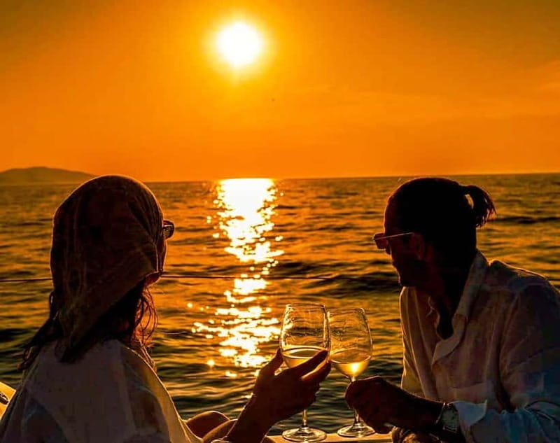 Heraklion: Dia Island Sunset Boat Tour with Dinner - Key things to know before you go