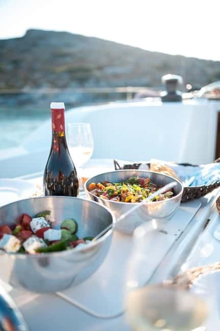 Heraklion: Dia Island Sunset Boat Tour with Dinner - Dinner and unlimited drinks on board: what you’ll actually get