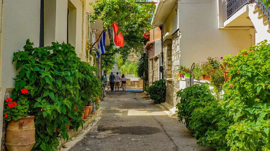 Heraklion: Eastern Crete Highlights Shore Private Tour - The private guide advantage on a shore day
