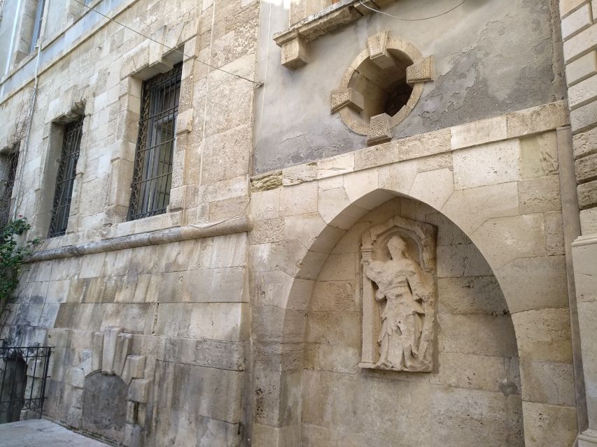 Heraklion: Ecobike Sightseeing Tour with Greek Meze - Central Market and Platia Kornarou: seeing how the city eats
