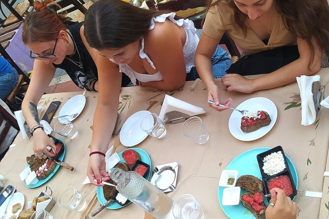 Heraklion Family Treasure Hunt with Food Stop - Who this Heraklion hunt is best for