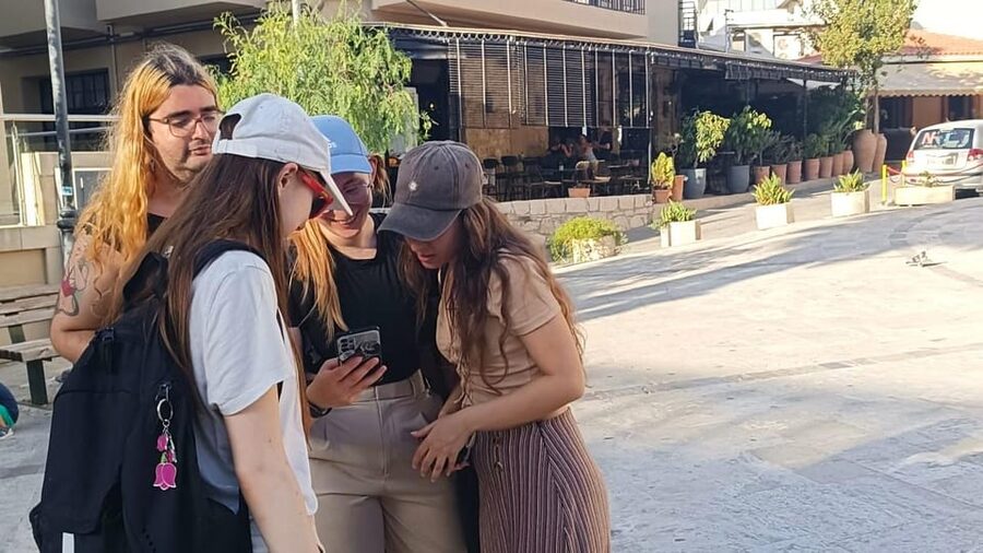 Heraklion: Family Zorba Treasure Hunt with Food Stop - Why this Heraklion treasure hunt works for families