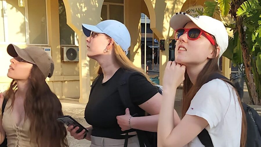 Heraklion: Family Zorba Treasure Hunt with Food Stop - Venetian Loggia, fountains, churches: how the route teaches you to see