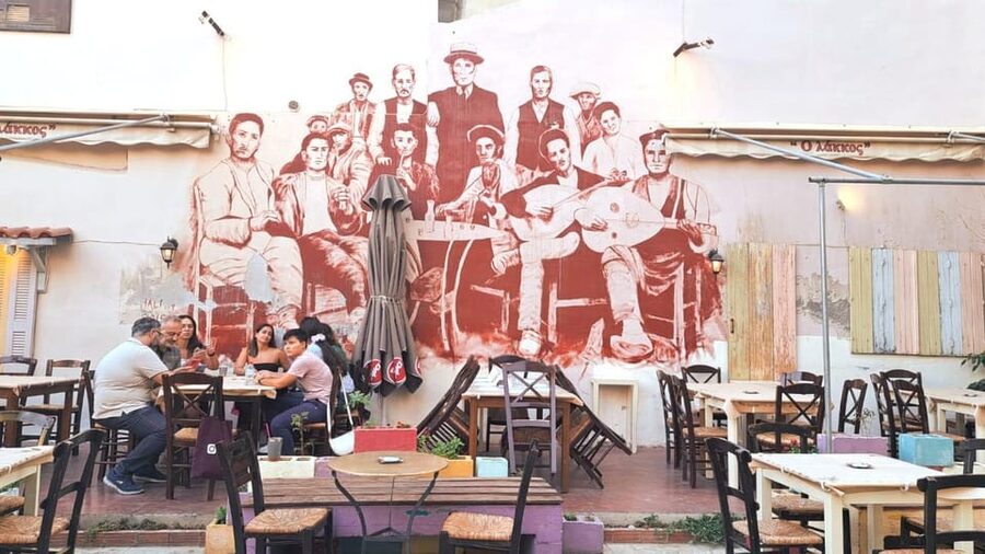 Heraklion: Family Zorba Treasure Hunt with Food Stop - The kaltsounia food stop: simple, timed well, and easy for families