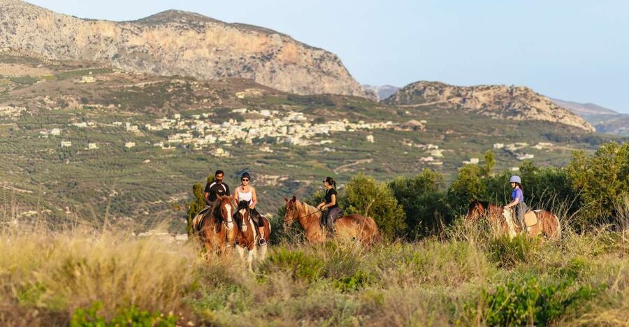 Heraklion: Finikia Horse Riding Tour with Lunch or Dinner - Two hours in the Finikia Mountains and the Archanes/Zeus moment