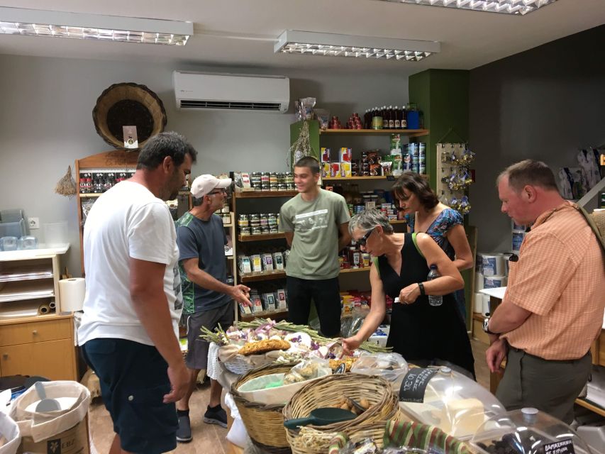 Heraklion: History & Culture Walking Tour with Food Tasting - Coffee, olive oil, and snacks: the tastings that explain the culture