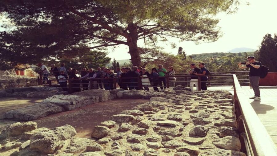 Heraklion: Knossos Palace Guided Tour Half Day - Meeting in Heraklion and the quick drive to Knossos
