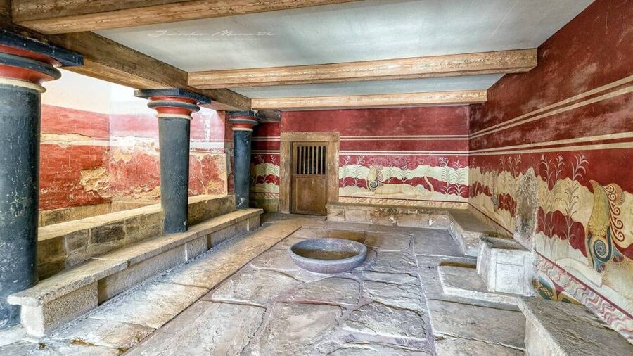 Heraklion: Knossos Palace Guided Tour Half Day - 1300 rooms, storerooms, and the daily-life clues