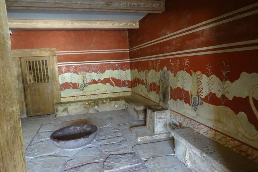 Heraklion: Knossos Palace, Zeus Cave & Oil Mill Private Tour - Malia and the quick culture breaks that keep the trip moving