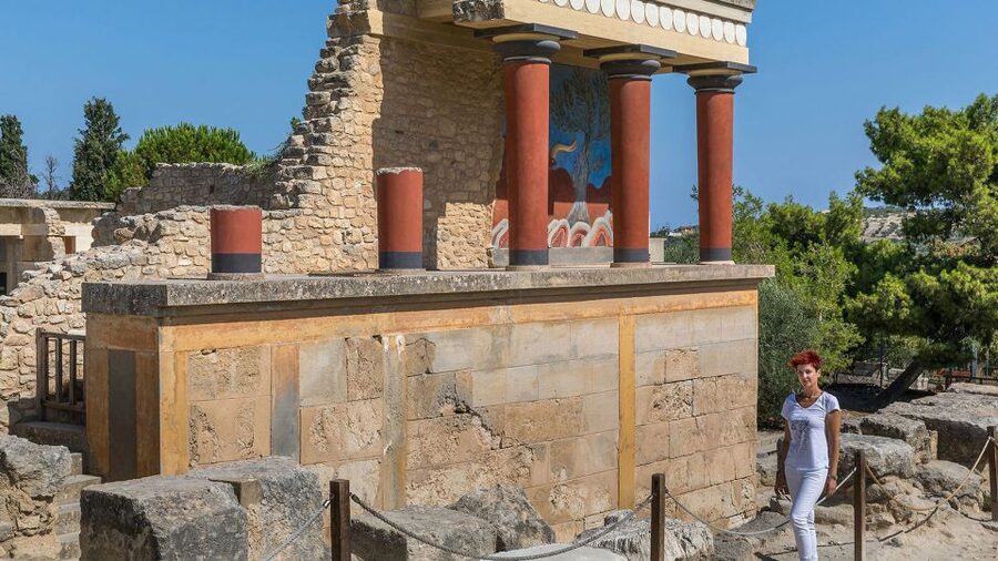 Heraklion: Knossos Private Guided Tour & Skip-the-Line Entry - Getting there from Heraklion: bus, taxi, or optional transfers