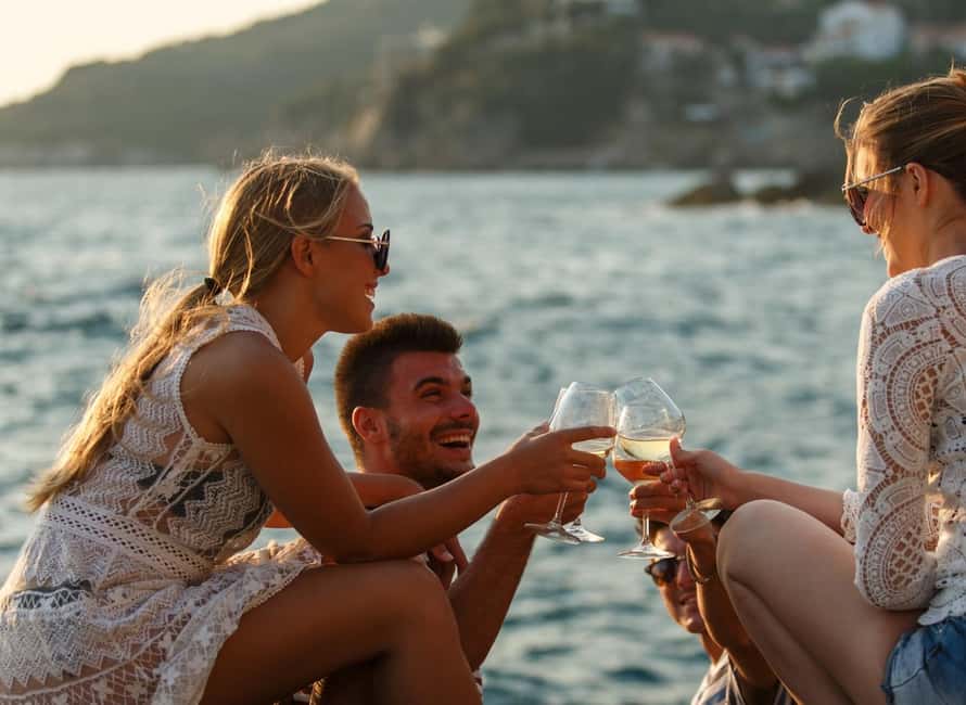 Heraklion Luxury Sailing Catamaran Dia Island | Gourmet Menu - Quick packing list and on-board comfort reality check