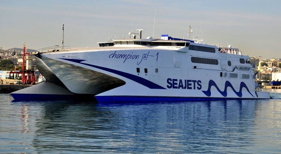 Heraklion or Ag Nikolaos: Oia & Fira Full-Day Santorini Trip - The guide experience: live narration and the chance to get great help