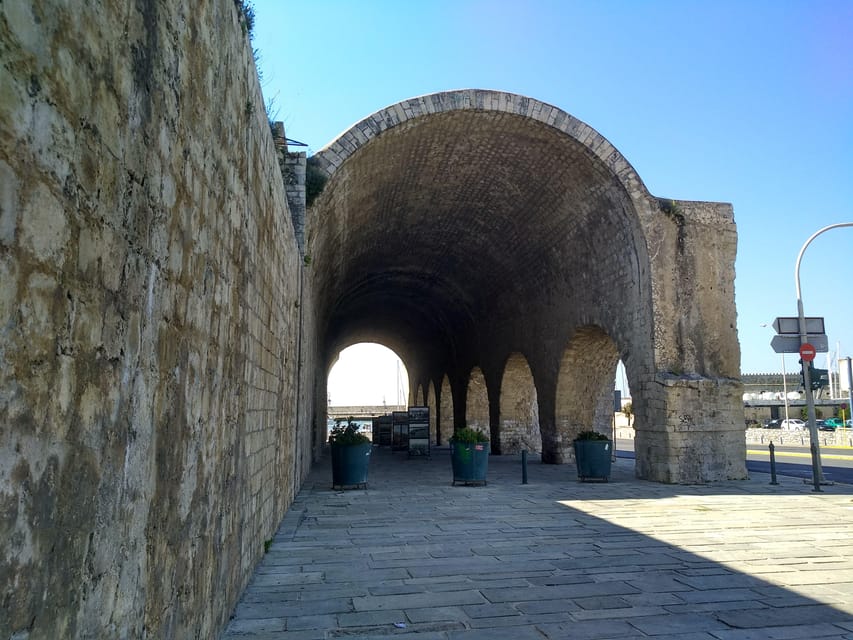 Heraklion: Sightseeing Tour with Greek Meze - Agios Minas Cathedral: Architecture That Helps You See the City’s Layers