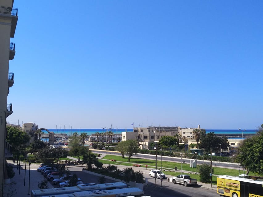 Heraklion: Sightseeing Tour with Greek Meze - Morosini Fountain: The Easy Social Pause in the Middle of Town
