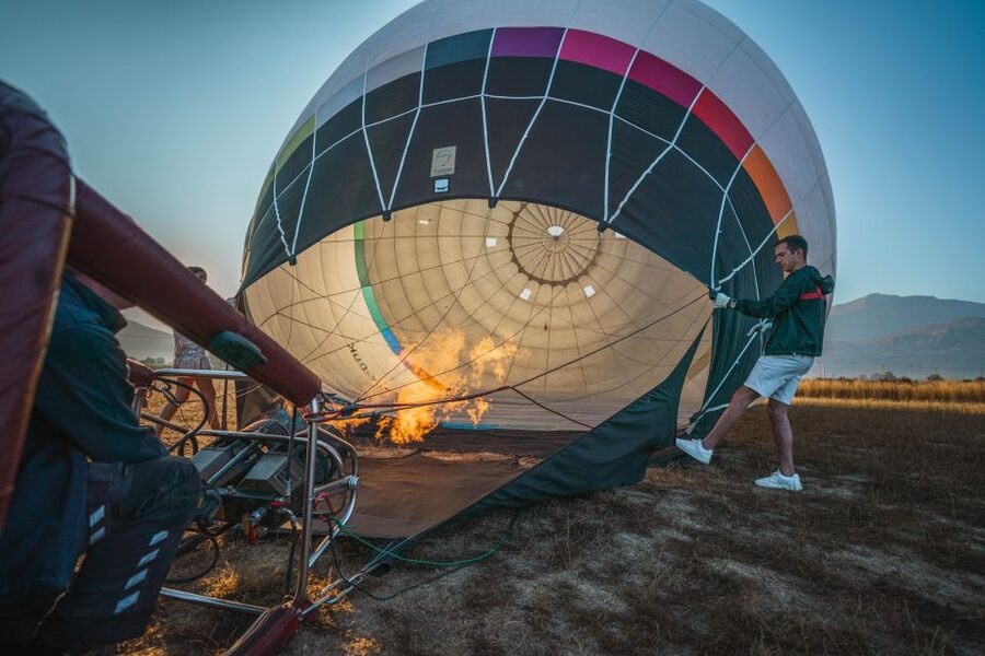 Heraklion: Sunrise Balloon Flight & Sunset Catamaran Cruise - Breakfast After the Landing: Mountain-Style, Not an Afterthought