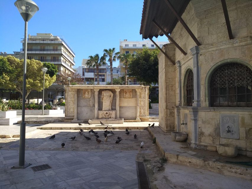 Heraklion: Walking city tour & Wine tasting - Agios Titos Church and the Historical Museum of Crete stop