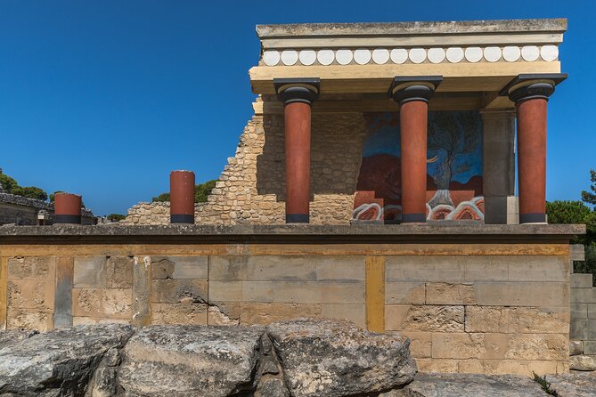 Knossos Palace and Arch. Museum of Heraklion Tour - Small-group touring: headsets, pacing, and the difference between a crowd and a class