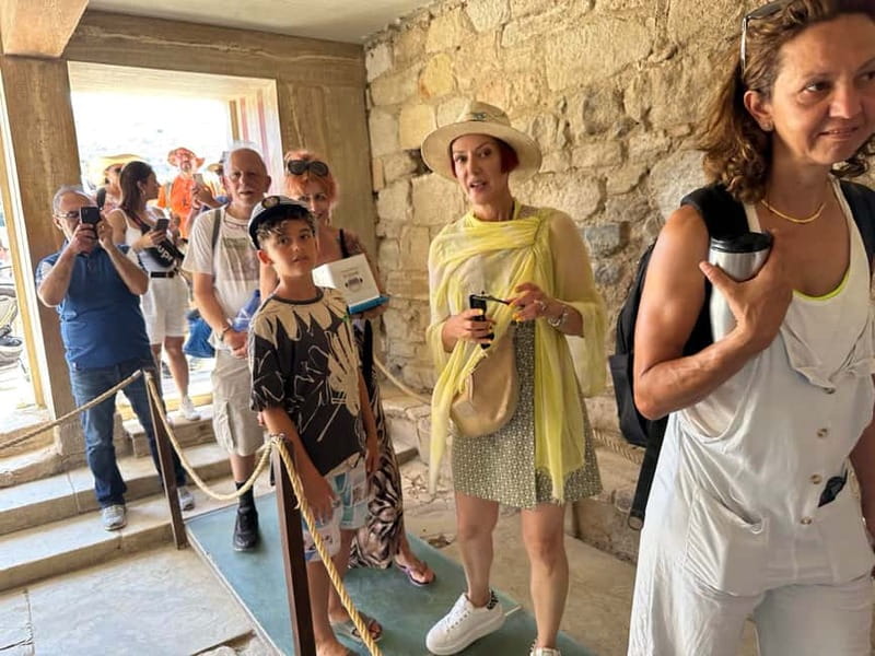 Knossos Palace: Family-friendly Mythology Tour - The iPad Tablet: How It Changes What You See