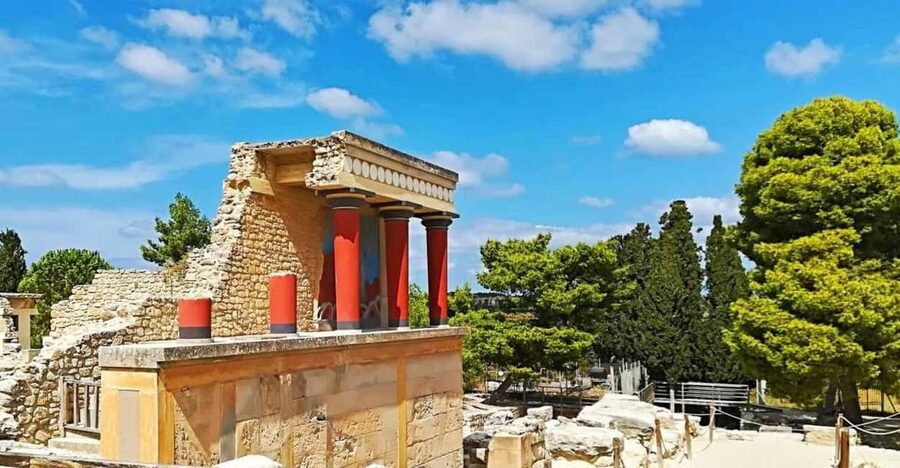 Knossos Palace , Museum & Heraklion city private tour - Heraklion city time: lunch, photos, and the local rhythm