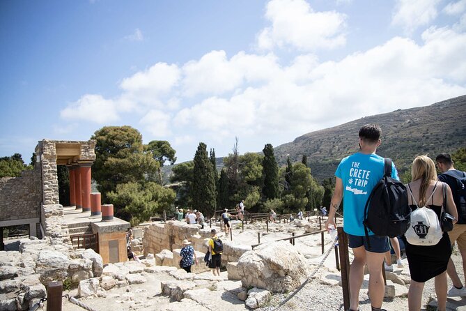 Knossos Palace Self-Guided Treasure Hunt & Tour - Price and value: $23.26 for up to 4, plus the separate entrance ticket