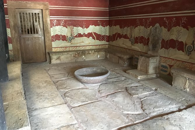 Labyrinth of Knossos Skip-the-Line Ticket with Tour Guide - Knossos in 90 Minutes: what the small-group pace really means