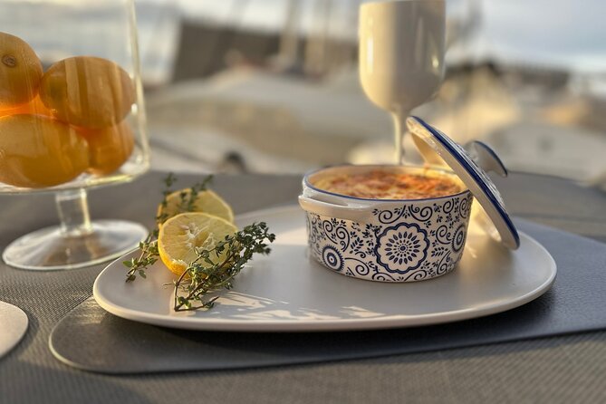 Luxury Catamaran Cruise, Dia Island –Open Bar & Lunch -Top Rated! - Best for Who: Couples, Friends, and Active Relaxers