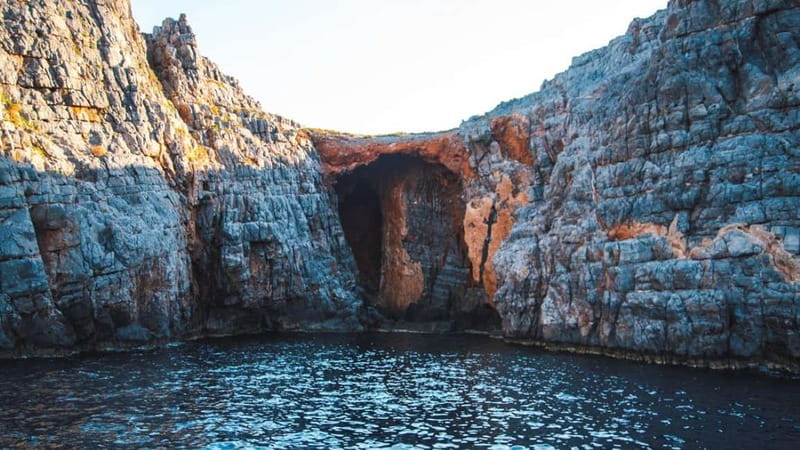 Minicruise: Spinalonga Island, Pirate Caves & Hidden Beaches - What the guide does well (and what you should ask yourself)