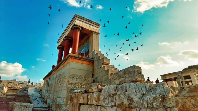 Myths of Knossos: Private Day Trip from Chania - Entering the Palace of Knossos: 2 hours for halls, frescoes, and the Minotaur