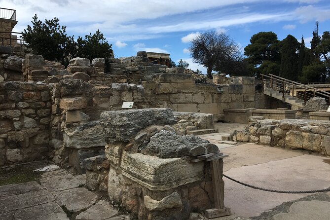 Palace of Knossos - Early Morning Ticket and avoid crowds - Small Group Walking Tour: What Makes the Guide Matter
