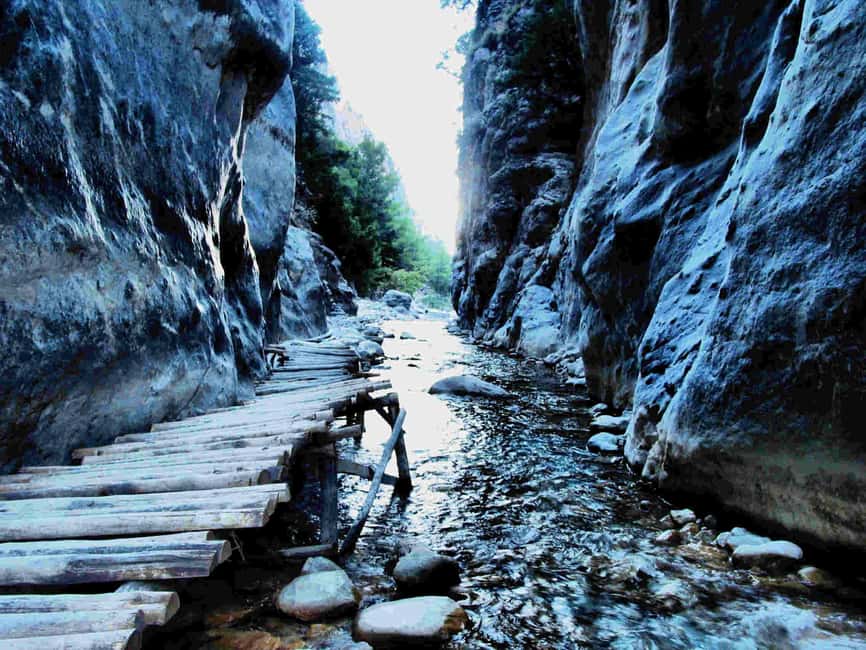 Platanias: Discover Samaria with professional hiking guide! - Your own pace on a day-long descent