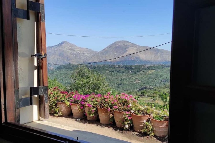 Private Jeep Tour to Psiloritis Mountain & Cooking Lesson - Oropédio Nídas and the build-up to myth