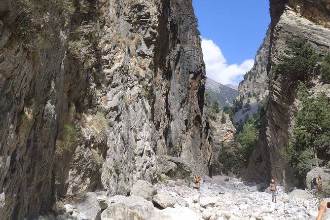 Private Roundtrip Transfer from Chania to Samaria Gorge Park - What’s included in the ride (and what it changes on a long day)
