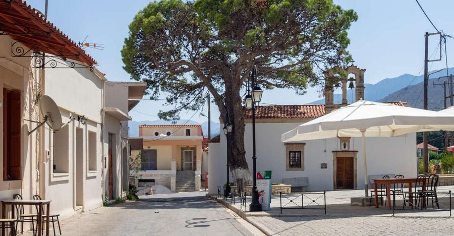 Private tasting of 6 cretan wines in Fres village - Meet Andreas in the main square near St George church