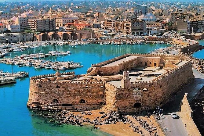 Private Tour Knossos & Heraklion City - Knossos Archaeological Site: what you’ll see and the licensed-guide decision