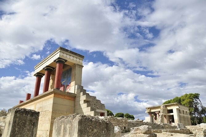 Private Tour Knossos Palace & Archaeological Museum, Crete - Stop 3: Old Venetian Harbor of Heraklion for a Real-Life Break