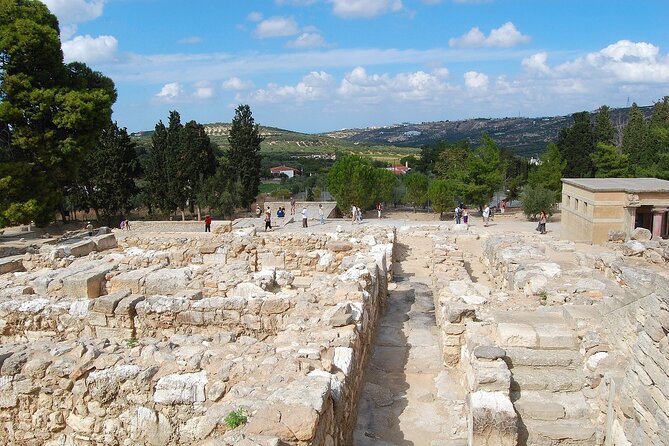 Private Tour Knossos Palace-Archaeological Museum-Heraklion Town - Knossos Palace: The Myth and the Mechanics in One Visit