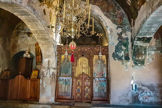 Private Tour of Crete with Knossos Palace and Lassithi Plateau - A Full Day Loop: Heraklion to Knossos and Across Lassithi