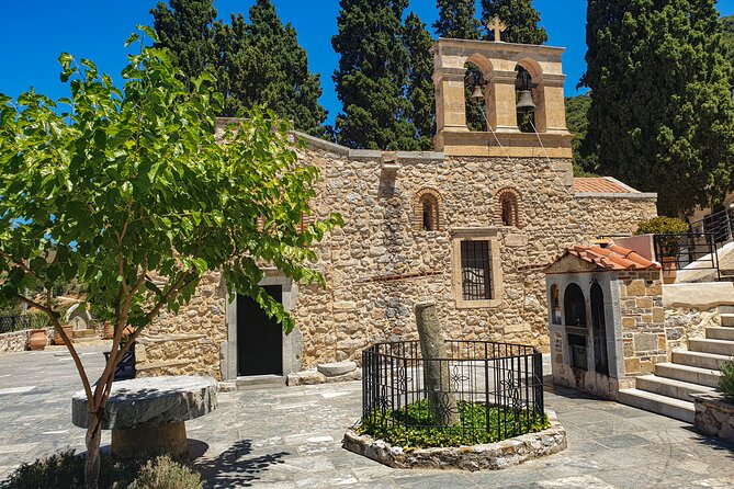 Private Tour of Crete with Knossos Palace and Lassithi Plateau - Restaurant Tzanakis Michael: A Tavérna Break That Doesn’t Feel Token