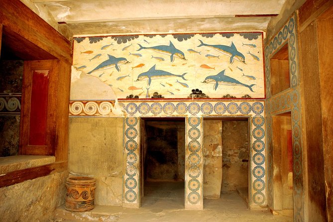 Private Tour to Knossos and Archaeological Museum or Shopping from Heraklion - Agios Titos Church: short stop, big identity