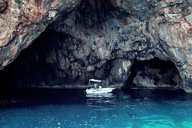 Rent a Boat for a Day in Kalives,Chania - Comfort and practicality on a 5-meter boat