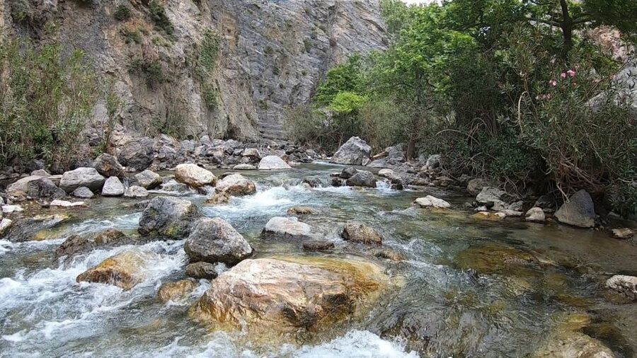 Rethymno: Canyoning Tour in the Kourtaliotiko Gorge - The short trek downstream and the fairy cave stop