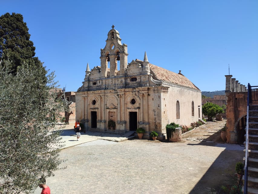 Rethymno: e-Bike tour to Arkadi monastery - How the guide keeps the group safe (even when something goes wrong)