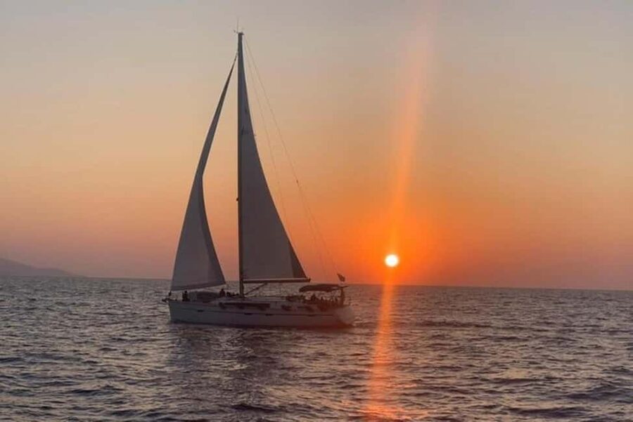 Rethymno: Luxury Sunset Cruise with Dinner and Drinks - Getting on the boat: meeting point clarity is your biggest risk