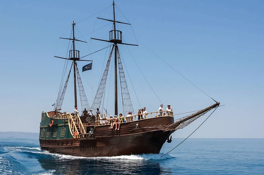 Rethymno: Sunset Cruise on a Wooden Pirate Boat - The one-hour itinerary: how the time adds up