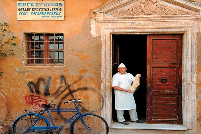 Rethymno Walking & Gastronomy Tour - Drinks and Food Balance: Raki and Wine, but Know the Style