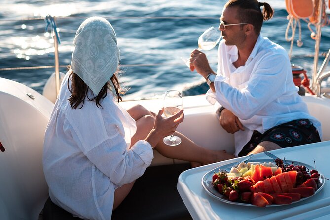 Sailing Trip to Dia Island - All Inclusive - On-board lunch and drinks: why the meal structure works