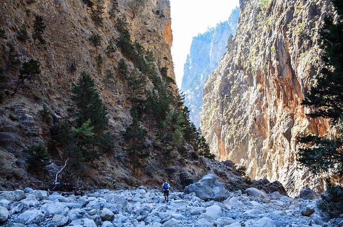 Samaria Gorge Hike from Heraklion region - Entering the gorge with a guide: the part you shouldn’t rush
