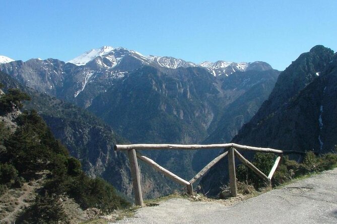 Samaria Gorge Hiking from Chania with Professional Hiking Guide - Crowds, etiquette, and the reality of the Iron Gates moment